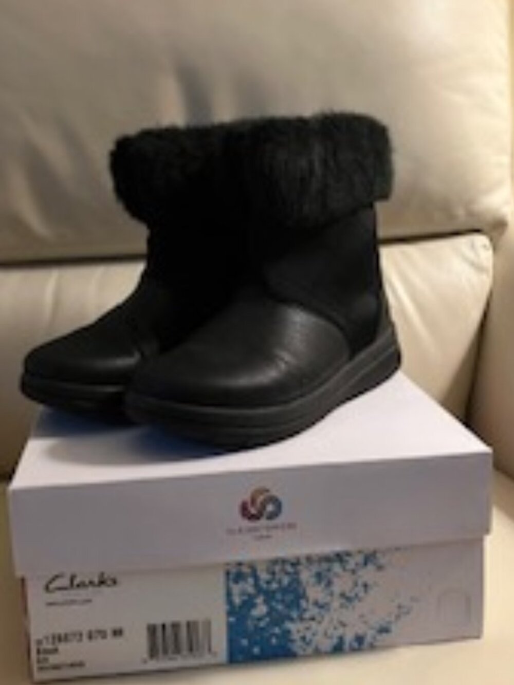 Clarks Cloudsteppers Ankle Women's Boots Black Faux Fur Trim Pull On, Size 7M